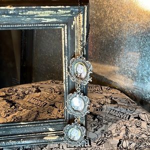 3 picture frames to hang